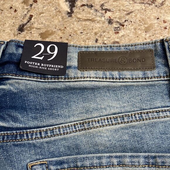NWT Treasure & Bond Foster Boyfriend High Rise Distressed
Cutoff Shorts - Picture 7 of 8